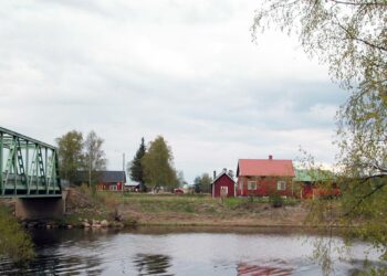 Kylät muuttuvat kaupunkilaisten kakkosasuntoalueiksi.