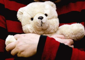Perhe- ja lähisuhdeväkivalta on Suomessa kansainvälisesti vertaillen vakava ongelma.