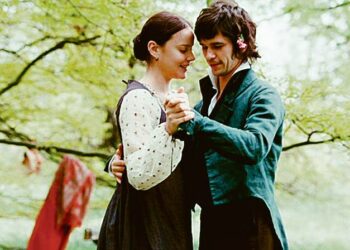 Yön kirkas tähti runoilijan John Keatsin (Ben Whishaw) ja Fanny Brawnen (Abbie Cornish) rakkaustarina.