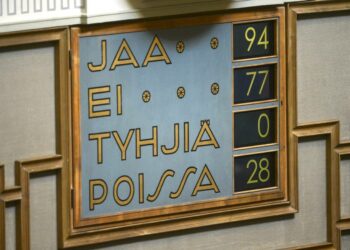 Hallitus sai perjantaina eduskunnan luottamuksen työllisyysvälikysymyksestä käydyssä äänestyksessä numeroin 94–77. Tiistaina julkistettujen lukujen mukaan työttömyys paheni jälleen huhtikuussa.