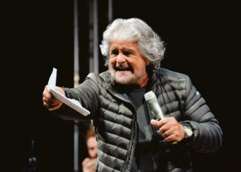 Beppe Grillo, Viiden tähden liikkeen johtaja.