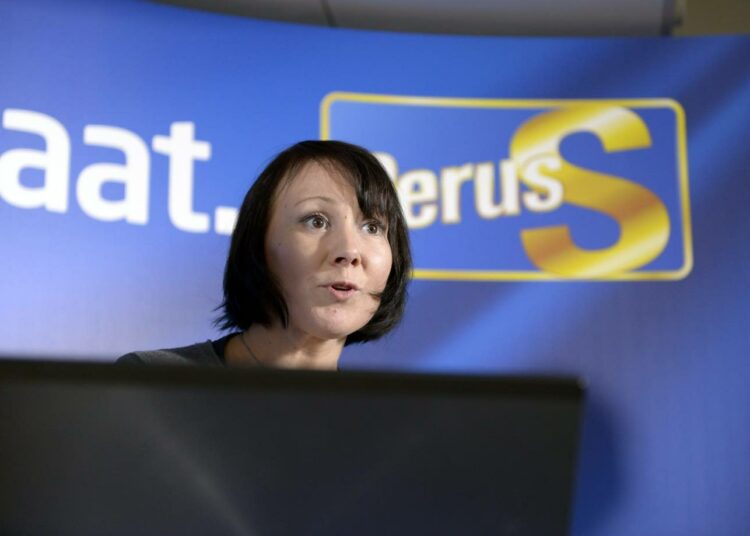 Sosiaali- ja terveysministeri Hanna Mäntylä (ps) puhui  perussuomalaisten Työmiehen tuumaustunnilla perjantaina.