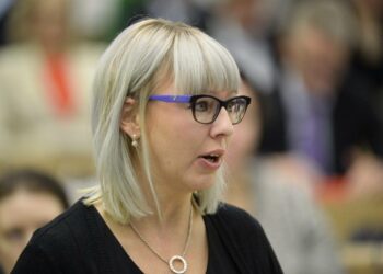 Vasemmistoliiton kansanedustaja Aino-Kaisa Pekonen.