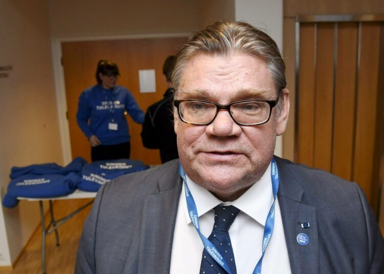 Ulkoministeri, sinisten kansanedustaja Timo Soini Sinisen tulevaisuuden ensimmäisessä puoluekokoksessa Tampereella joulukuussa.