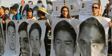 Meksikoa on viime viikkoina järkyttänyt tapaus, jossa kolme parikymppistä elokuva-alan opiskelijaa Jaliscon osavaltiossa joutui kidutetuksi ja murhatuksi. Lopuksi heidän ruumiinsa oli hävitetty happoon upottamalla.