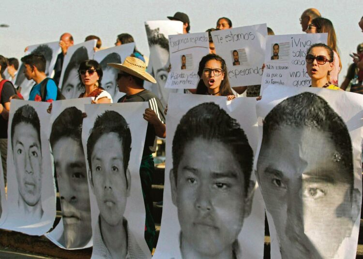 Meksikoa on viime viikkoina järkyttänyt tapaus, jossa kolme parikymppistä elokuva-alan opiskelijaa Jaliscon osavaltiossa joutui kidutetuksi ja murhatuksi. Lopuksi heidän ruumiinsa oli hävitetty happoon upottamalla.