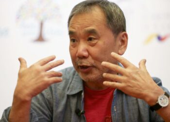 Kirjailija Haruki Murakamin viime vuonna julkaistu Komtruurin surma on viihdyttävää luettavaa. Japanissa hänen teoksistaan on otettu miljoonapainoksia.