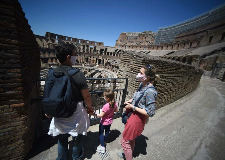 Italia menettää tänä vuonna paljon matkailutuloistaan. Rooman Colosseum avattiin uudelleen yleisölle kesäkuun 1. päivänä.