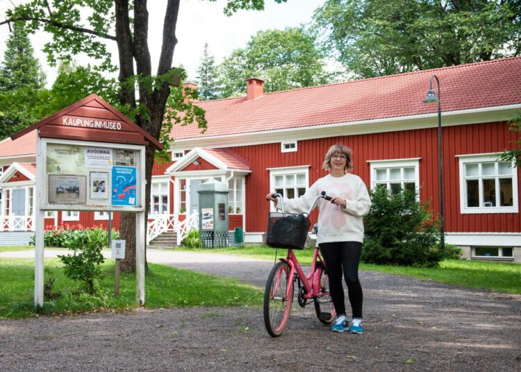 – Onneksi saatiin sovittua hallituksen yhteiset linjat ennen koronakriisiä. Perhevapaauudistus myöhästyy, kun kaikki joutuivat keskittymään koronakriisiin, pohti Aino-Kaisa Pekonen KU:n haastattelussa itselleen tärkeän perhevapaauudistuksen etenemistä ennen lomalle lähtöään heinäkuun alussa.