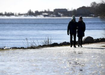 Epidemia-alueilla saisi ulkoilla vain yksin tai samassa kotitaloudessa asuvien kanssa, jos pahimmille korona-alueille asetettaisiin liikkumisrajoituksia.