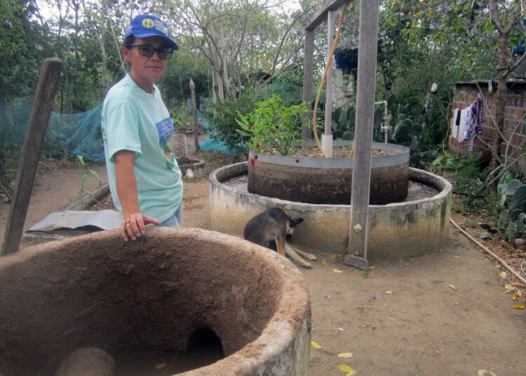 Biokompostori pientilalla Pernambucossa, Koillis-Brasiliassa. Paikalliset perheet käyttävät nykyään yleisesti ruuanlaittoon biokaasua, sillä se on nestekaasua halvempaa.