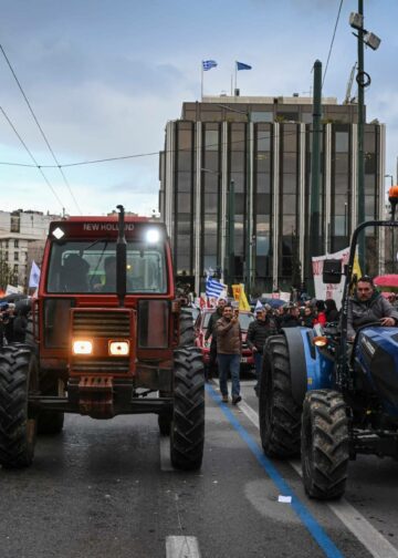 Maanviljelijät osoittivat mieltä Ateenan keskustassa helmikuussa.