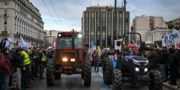 Maanviljelijät osoittivat mieltä Ateenan keskustassa helmikuussa.