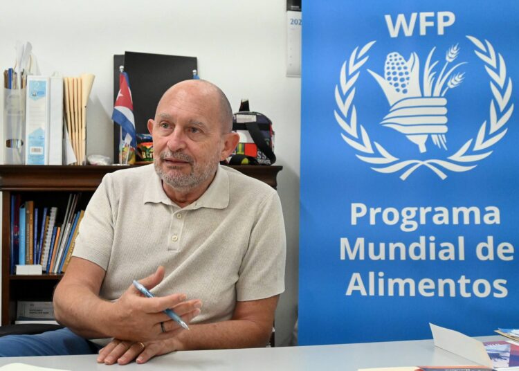 Maailman ruokaohjelman WFP:n Kuuban-edustaja Etienne Labande Havannassa. Hänen mukaansa ruoan saaminen on vaikeaa lähes koko maassa.