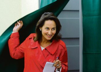 Ségolène Royal äänesti viime torstaina Mellen kaupungissa sosialistien jäsenäänestyksessä.