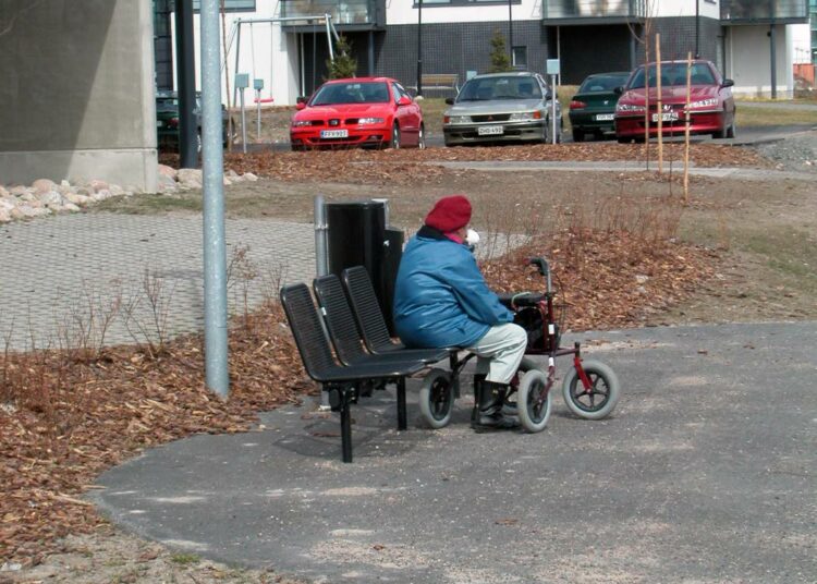 Turvalliset liikkumismahdollisuudet ovat tärkeitä myös ikäihmisille.