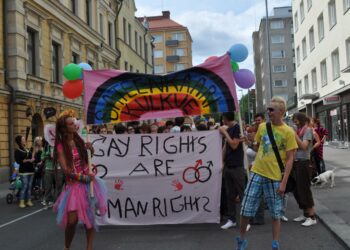 Tampereen Pride-kulkue sujui iloisesti ja häiriöittä.