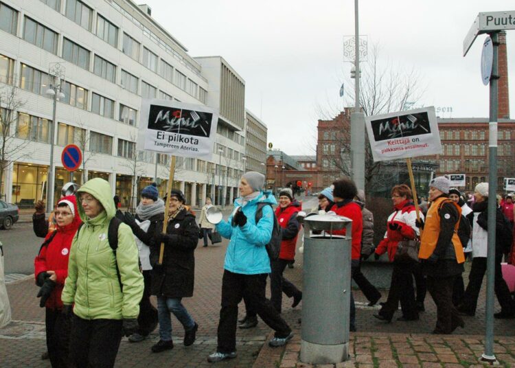 New Public Management ujuttaa uusliberalistiset käytännöt julkiseen hallintoon. Tällä kertaa sen uhreiksi ovat joutumassa tamperelaiset ruokahuollon työntekijät.