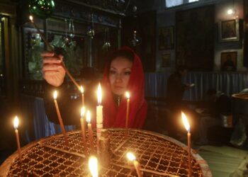 Kristittyjä on vuoden 2013 alussa 33 prosenttia väestöstä. Kuva Jeesuksen syntymäkirkosta Betlehemissä.