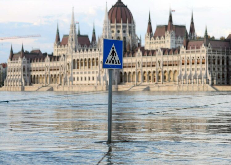 Unkarin demokratian tila on jo pitkään huolestuttanut monia Euroopassa. Tulva nousi parlamenttirakennuksen rappusille asti muutama viikko sitten Budapestissa.