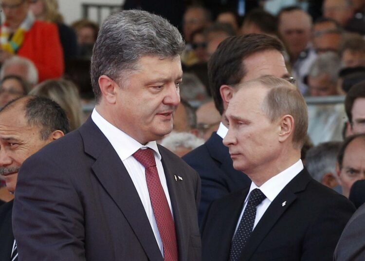 Ukrainan presidentti Petro Porošenko ja Venäjän presidentti Vladimir Putin tapasivat ohimennen Normandian maihinnousun juhlallisuuksissa 6. kesäkuuta. Ulkopoliittisen instituutin Kristi Raikin mukaan Ukrainan EU-sopimus ei estä yhteistyötä myös Venäjän kanssa.