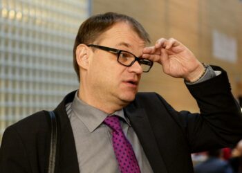 Pääministeri Juha Sipilän puheet katupartioista herättävät kummastusta.