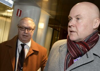 Akavan puheenjohtaja Sture Fjäder (vas) ja STTK:n puheenjohtaja Antti Palola ilmoittivat jo aiemmin järjestöjensä olevan valmiita neuvottelemaan yhteiskuntasopimuksesta.