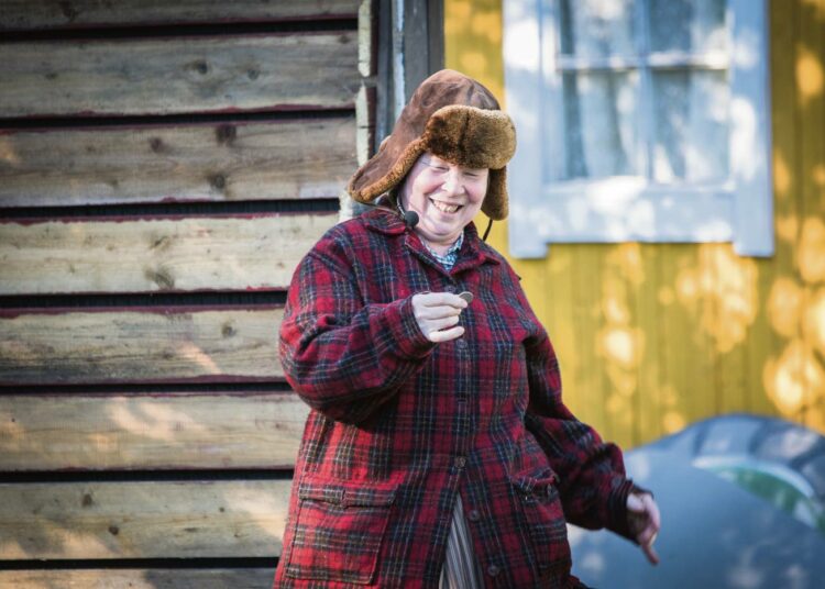 Minna Canthin Kauppa-Lopo -näytelmän pääosassa nähdään Anne Kahelin.