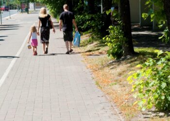 Tarvitsemme palkkatasa-arvolain, avoimuutta palkkaukseen, vanhempainvapaiden uudistamisen 6+6+6-malliin sekä subjektiivisen päivähoito-oikeuden, vaatii Hanna-Marilla Zidan.