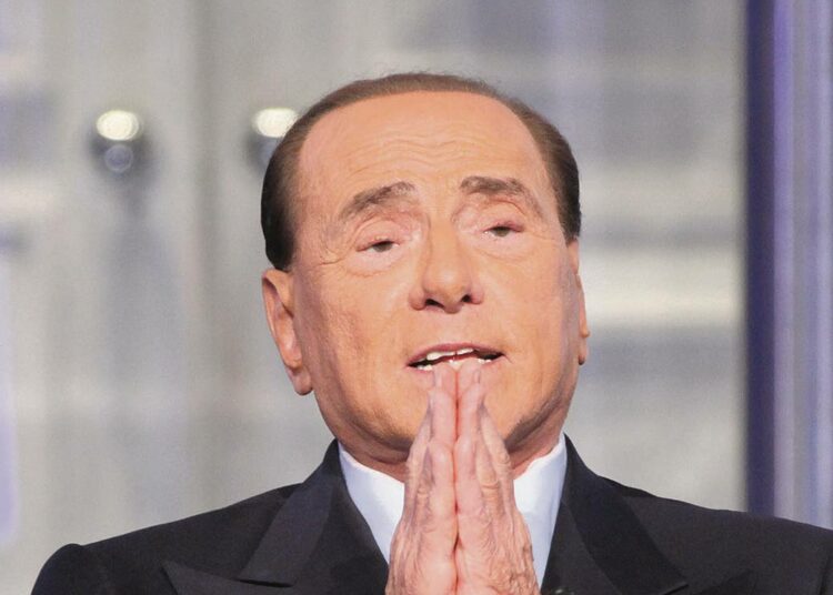 Silvio Berlusconi tv-haastattelussa kesäkuussa.