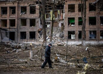 Venäjän ilmaiskut ovat tuhonneet asuintaloja eri puolilla Ukrainaa.