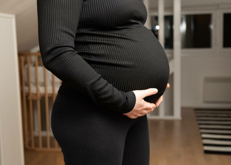 Jopa joka neljäs raskaana ollut on kokenut työsyrjintää raskautensaa vuoksi.
