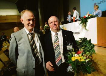 Jouko Ahonen (oik.) valittiin torstaina yksimielisesti Paperiliiton puheenjohtajaksi. Työttömyyskassan hallituksen puheenjohtajana jatkaa sihteeri Sauli Kovanen.