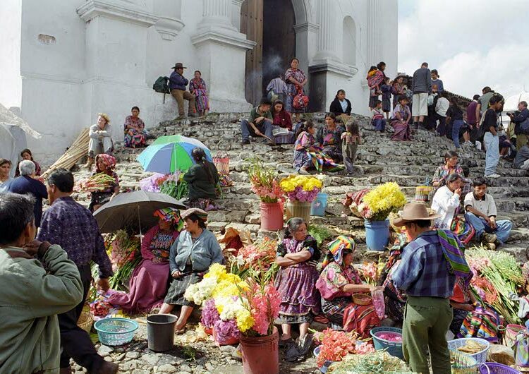 Markkinapäivä Chichicastenangossa Guatemalassa.