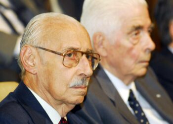 Diktatuuria johtanut Jorge Videla sekä toinen sotilasjohtaja Luciano Benjamín Menéndez kuuntelivat tuomionlukua keskiviikkona Córdobassa.