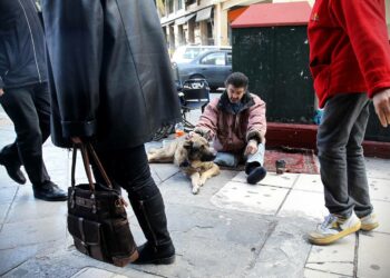 Kreikassa on humanitäärinen kriisi, joka näkyy muun muassa asunnottomuutena.
