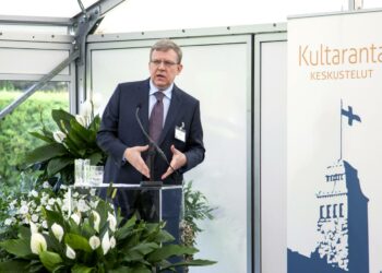 Venäjän entinen valtiovarainministeri Aleksei Kudrin puhumassa Naantalin Kultarannassa maanantaina,