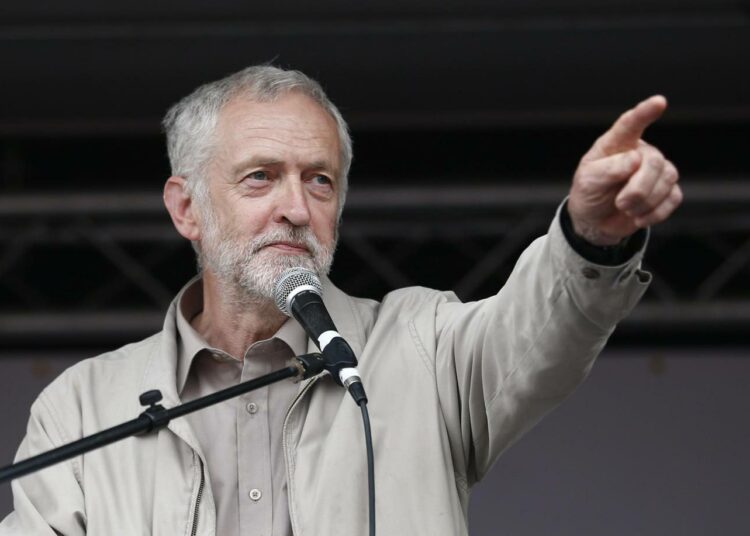 Jeremy Corbyn haluaa Labourin irtautuvan sosiaaliturvan leikkauspolitiikasta.