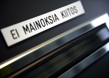 Kuluttajalla on oikeus saada ilmaisjakelulehti, vaikka hän ei haluaisikaan mainoksia postiluukustaan.