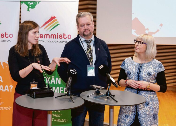 Li Andersson (vas.), Jari Myllykoski ja Aino-Kaisa Pekonen tavoittelevat vasemmistoliiton puheenjohtajuutta.
