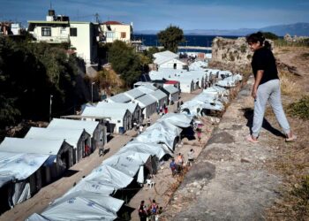 Pakolaisleiri Khioksen saarella Kreikassa.