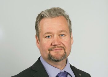 Vasemmistoliiton kansanedustaja Jari Myllykoski vetoaa hallitukseen työttömyysetuuksien verotuksen kohtuullistamisen puolesta.