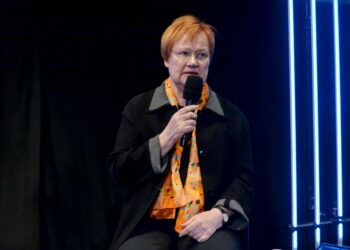 Tarja Halonen puhui Helsinki Challenge Award Party -tapahtumassa marraskuussa. Kyseessä on tiedepohjainen haastekilpailu, jossa finaaliin edenneet tiimit esittivät ratkaisunsa YK:n kestävän kehityksen tavoitteisiin.