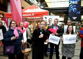 Vasemmistoliiton puheenjohtaja Li Andersson avasi vasemmistoliiton katukampanjan perjantaina.