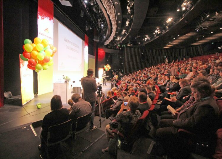 Li Andersson valitaan Kuopion puoluekokouksessa jatkokaudelle. Muuten puoluejohto menee uusiksi, kun kaikki varapuheenjohtajat vaihtuvat. Vuonna 2016 puoluekokous pidettiin Oulussa.