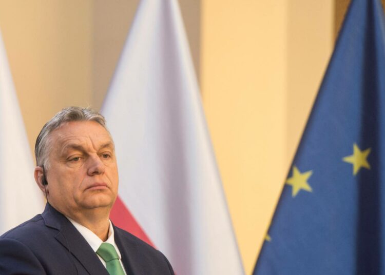 Unkarin EU-tukien poistamista vaaditaan Suomessa vasemmistoliitosta kokoomukseen. Unkarin pääministeri Viktor Orbán tiedotustilaisuudessa.