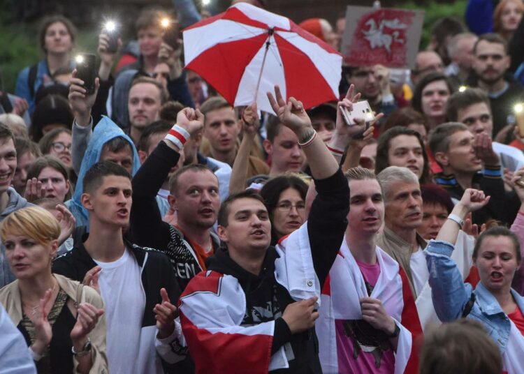 Mielenosoitukset Valko-Venäjällä jatkuvat nyt kolmatta viikkoa. Kuva on opposition mielenosoituksesta Minskistä 25. elokuuta.