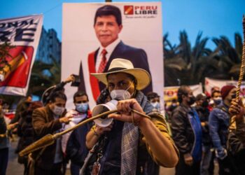 Perun presidentinvaalituloksen vahvistamisessa kesti pitkään. Vaalien jälkeenkin ehdokkaiden kannattajat marssivat kaduilla.