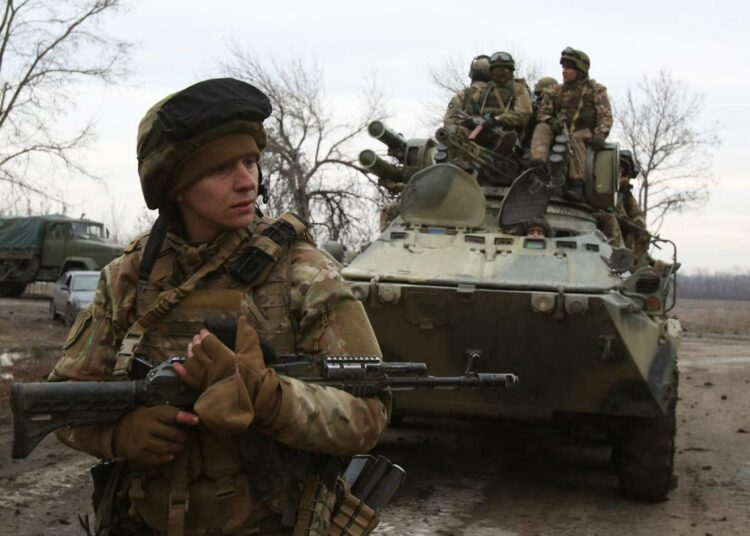 Ukrainalaisia sotilaita Luhanskin alueella eilen torstaina.