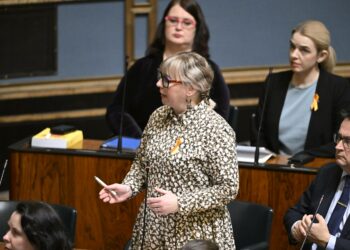 Aiemmat hallitukset ovat alentaneet yhteisöveroa ja työnantajamaksuja useilla miljardeilla. Investointien ja kasvun sijaan sillä on saatu vain osinkojen kasvua, Aino-Kaisa Pekonen sanoin kyselytunnilla.